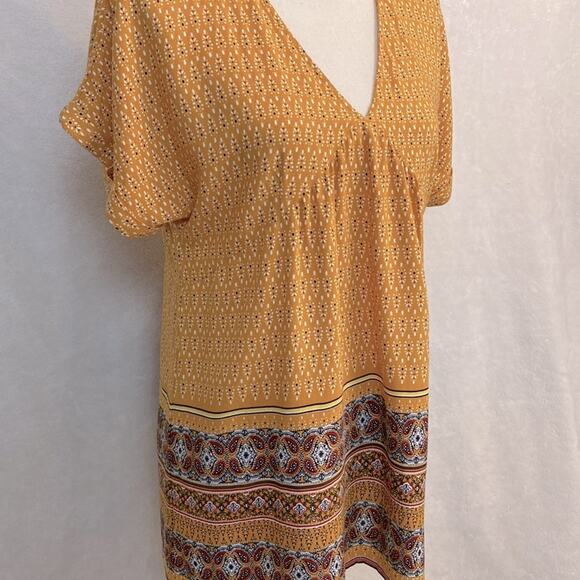 Doe & Rae Boho V-Neck Designed Top Size Medium - Picture 3 of 8